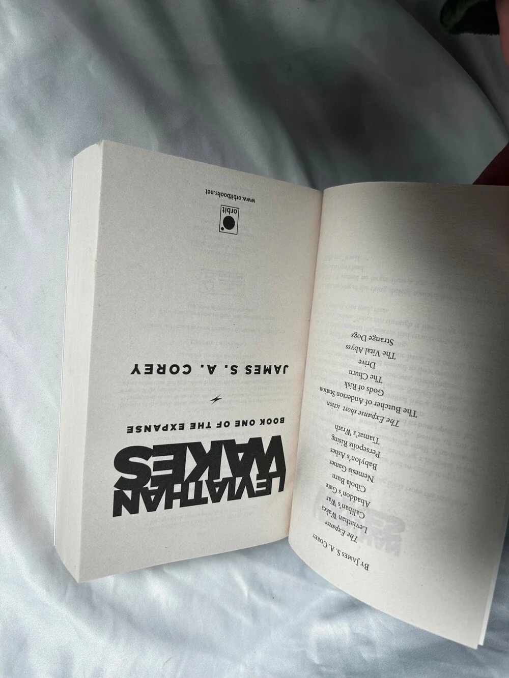Leviathan Wakes by James S. A. Corey Book 1